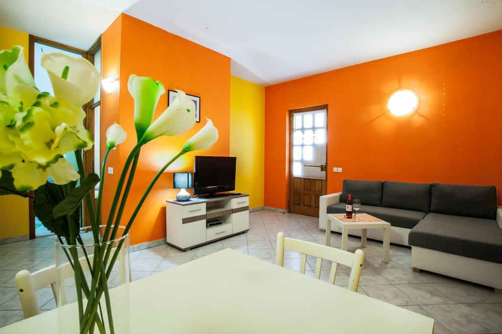 Apartments Lovic Локва Рогозница Екстериор снимка